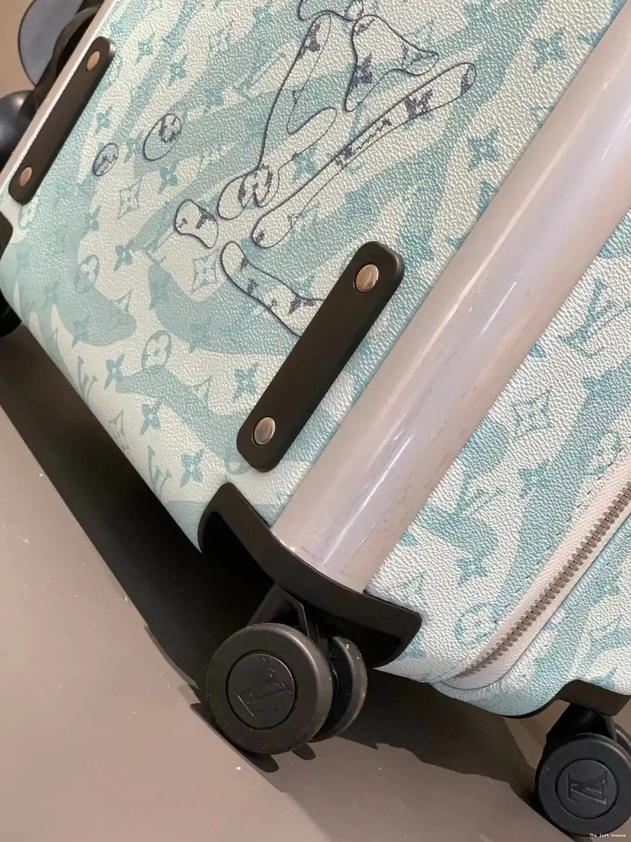 37L AQUAGARDEN 55 SUITCASE HORIZON VERSION) (2024 CUSTOM CABIN 0610